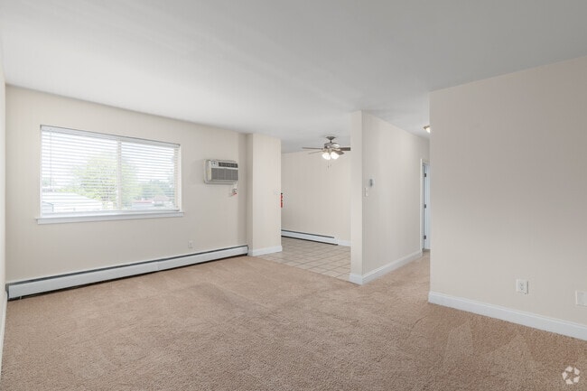 2BR, 1BA - 750SF - Living Room
