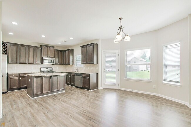 Photo - 4058 Dinmont Chase