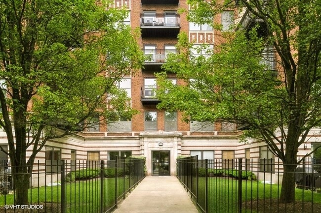 Building Photo - 4537 S Drexel Blvd Unit 101 Rental