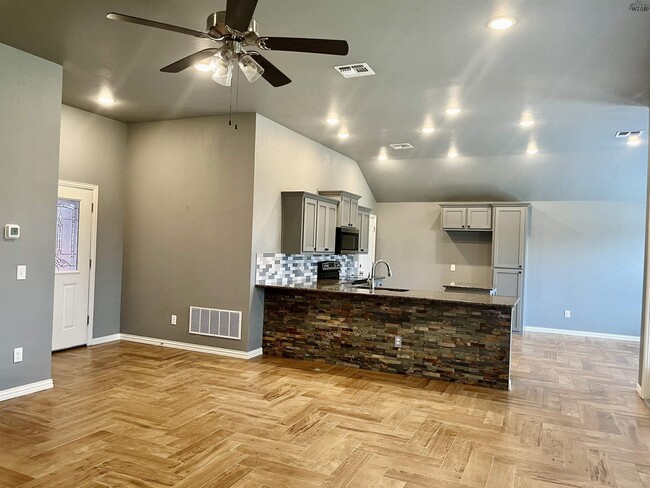 Photo - 5021 Olivia Ln