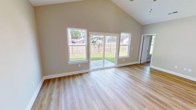 Photo - 1052 Moen Lp