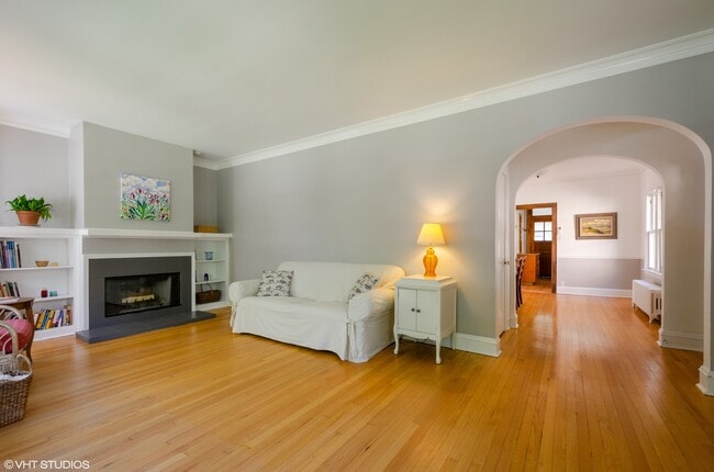 Photo - 3016 Thayer St