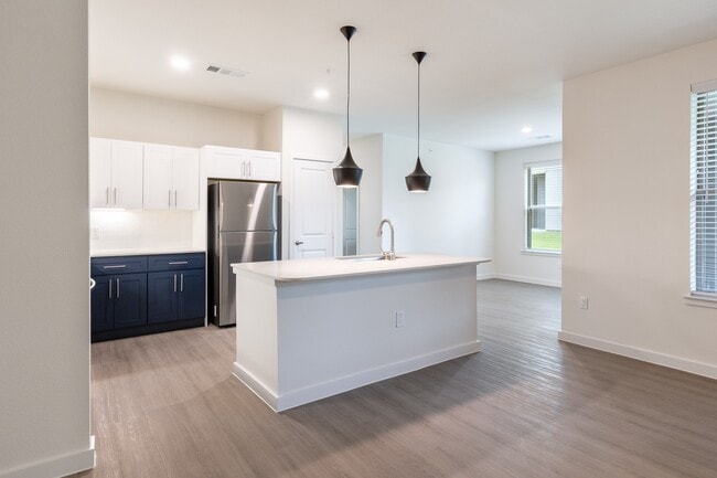 901 Rendon