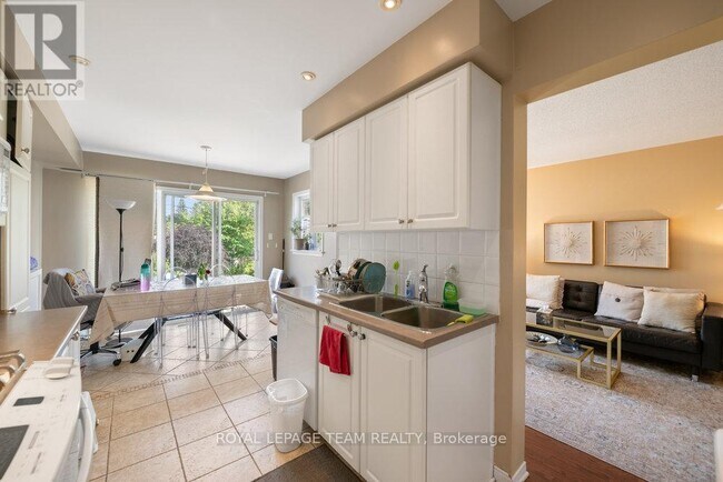 Photo - 243 Royal Gala Private