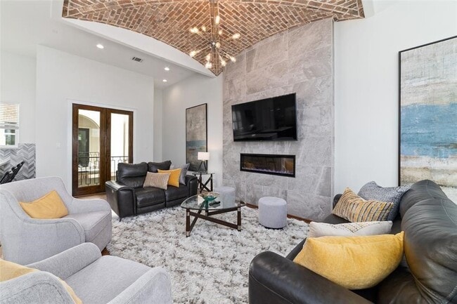 Photo - 710 Delano St