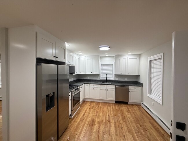 Photo - 944 Farmington Ave