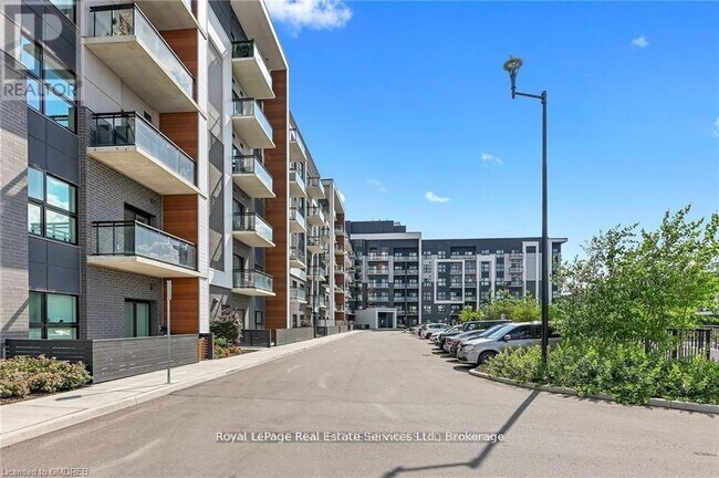Photo - 128 Grovewood Common Unité 333