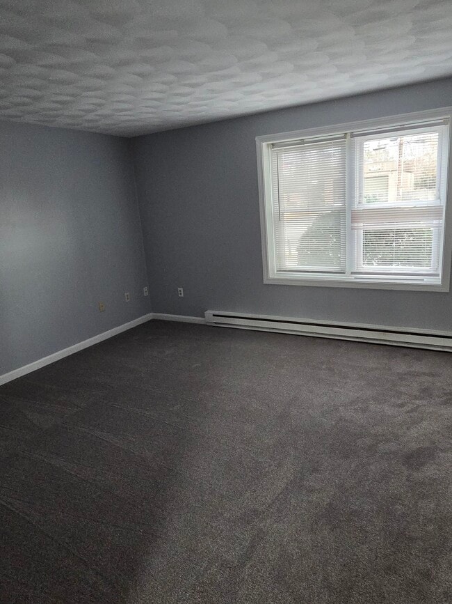 Building Photo - 471 W Shore Rd