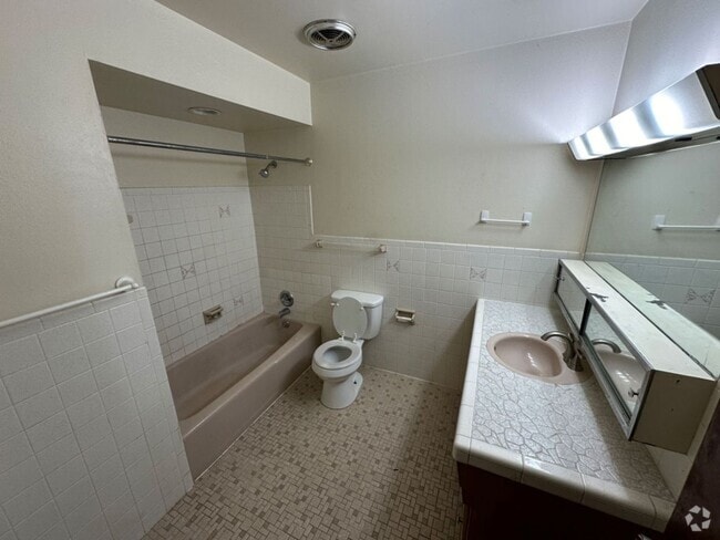 Building Photo - 7343 N Teutonia Ave Rental