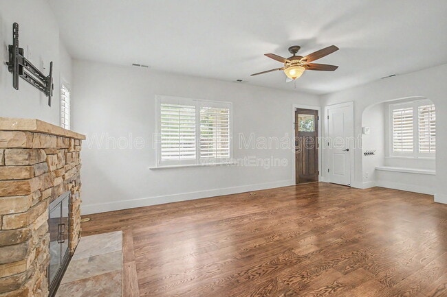 Photo - 2514 Clermont St