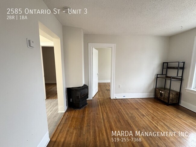 Photo - CHARMING 2 BED/1BATH SECOND FLOOR UNIT IN WALKERVILLE + HYDRO & GAS! Unité 3