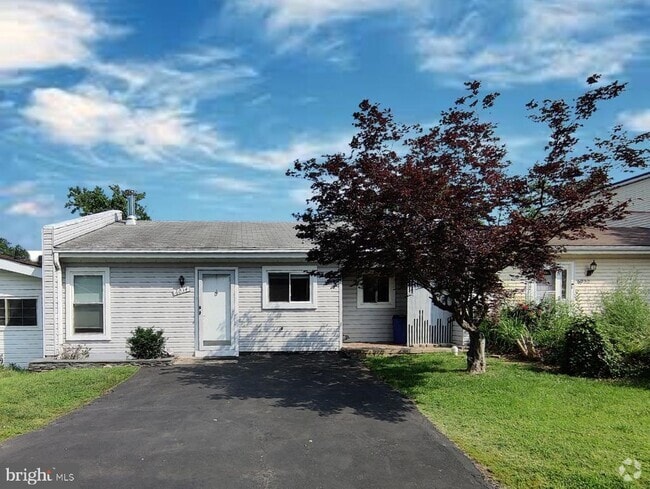 Building Photo - 6034 Regents Park Rd Rental
