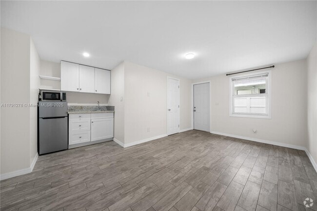 Building Photo - 1041 NE 9th Ave Unit A4 Rental