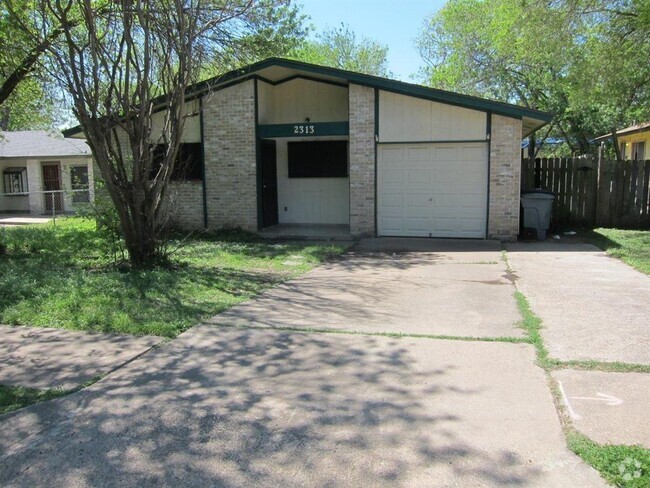Building Photo - 2313 Rockridge Dr Rental