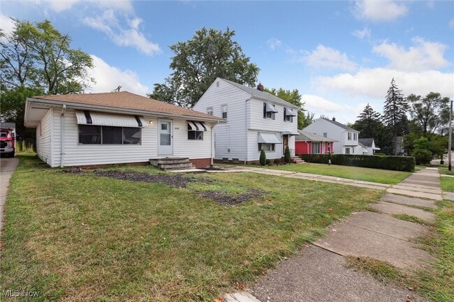 Building Photo - 5339 Elmwood Ave Rental