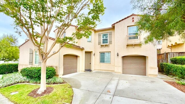 Beautifully Maintained & Spacious Two-Stor... - Beautifully Maintained & Spacious Two-Stor...