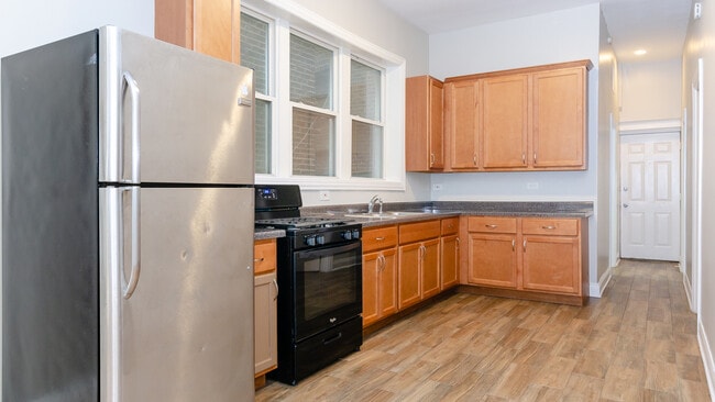 Photo - 915 W 32nd St Unit 1F