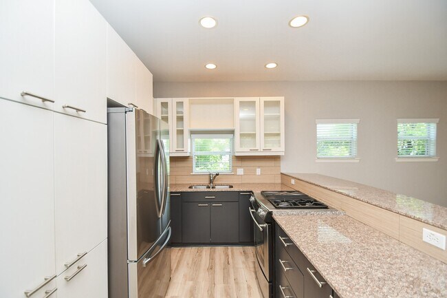 Building Photo - 3507 Mosley Ct Unit F