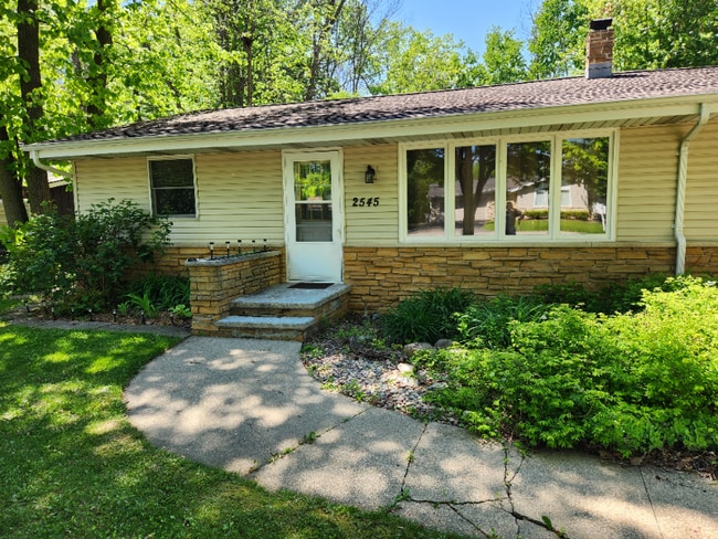 Building Photo - 2545 Southwood Dr