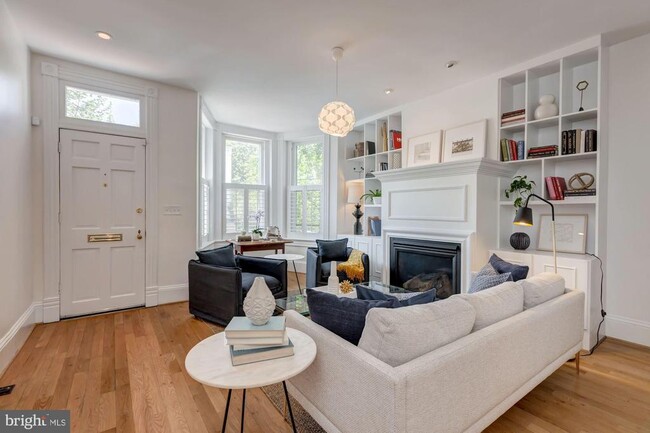 Photo - 1409 33rd St NW