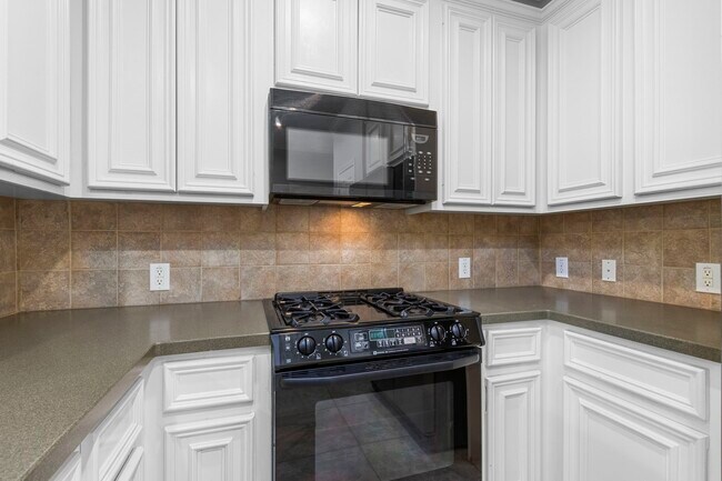 Photo - 707 W Heights Hollow Ln