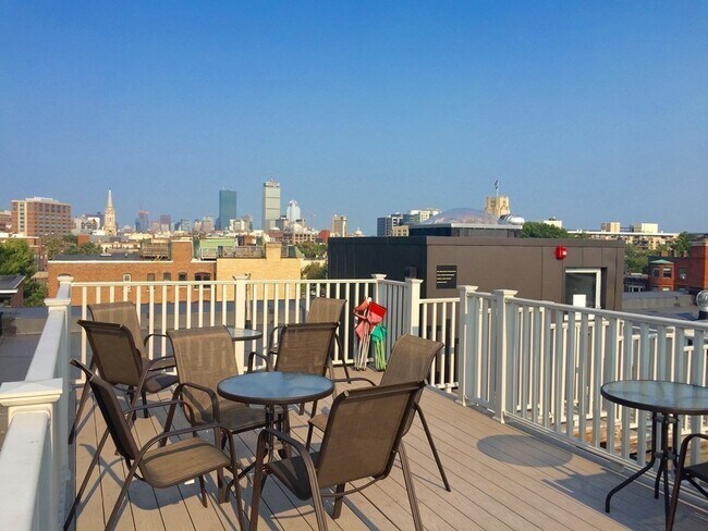 Building Photo - 1056 Beacon St Unit 1 Rental