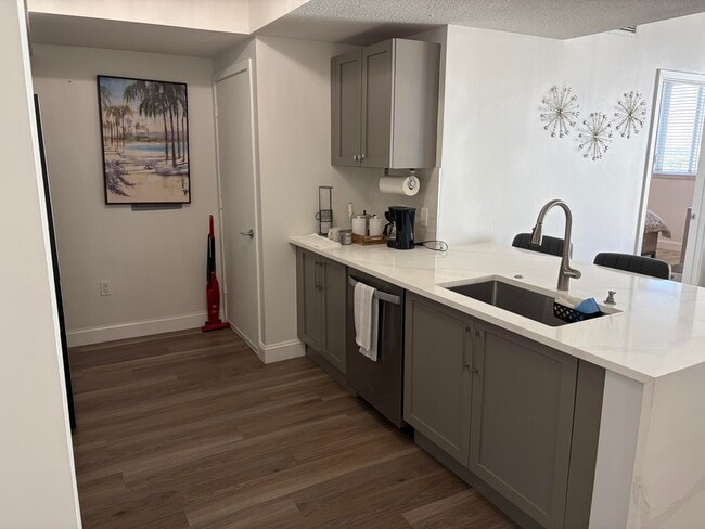Building Photo - 1551 N Flagler Dr Unit 905