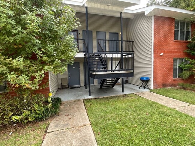 Building Photo - 390 Guzzardo Ln