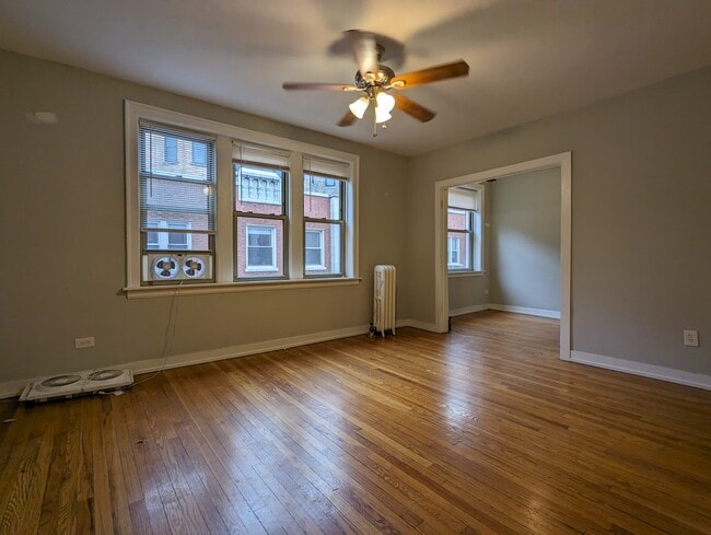 Building Photo - 546 W Surf St Rental