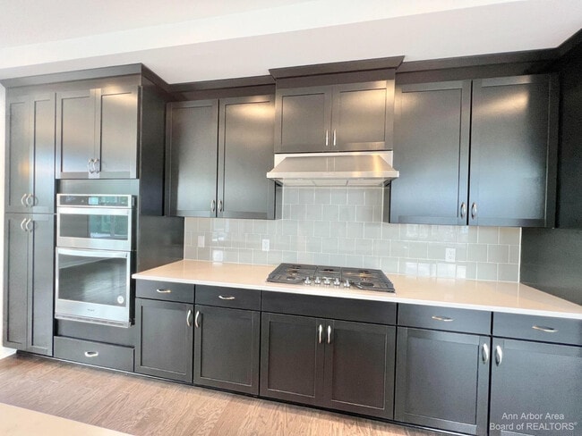Photo - 2875 Rayfield Ave