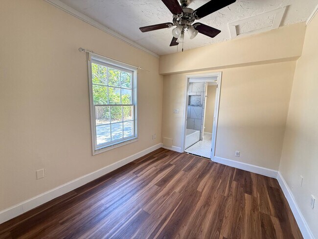 Photo - 3/2 Cottage Available! No deposit if qualified!