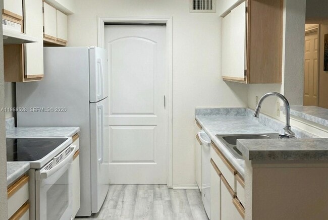 Photo - 2420 NW 33rd St Unit 1011