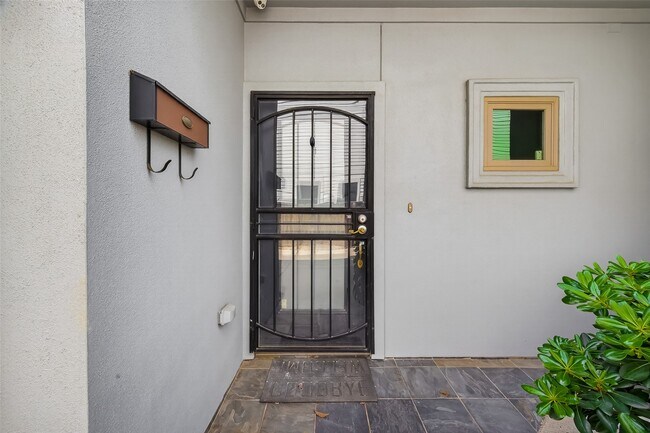 Photo - 1107 St Charles St