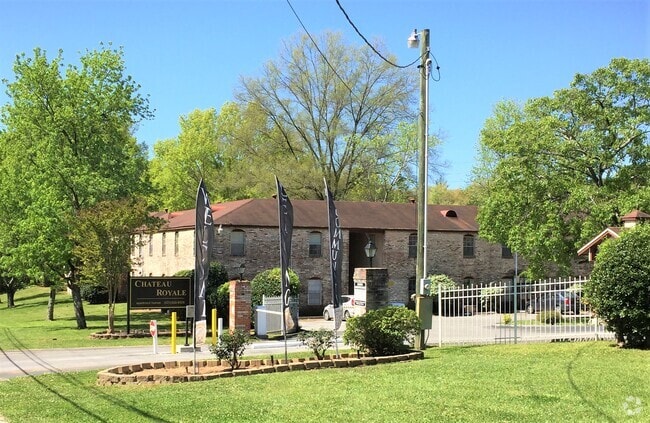 Building Photo - Chateau Royale West Rental