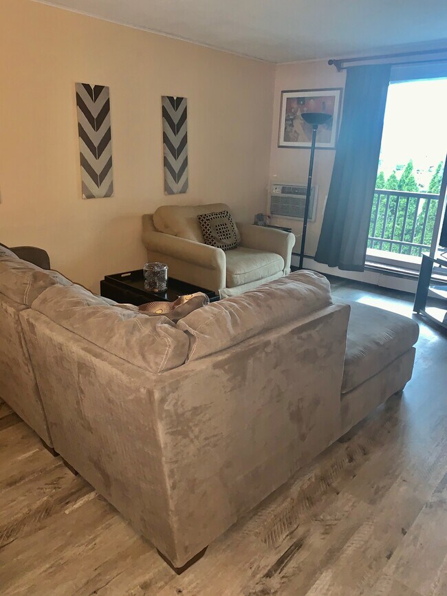 Photo - 140 Kenrick St Unidad 25