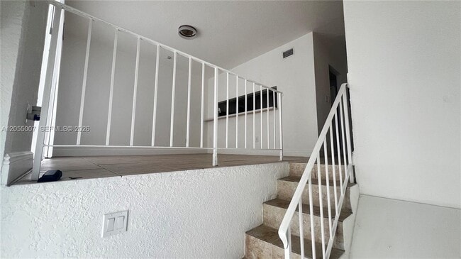 Photo - 984 W 40th St