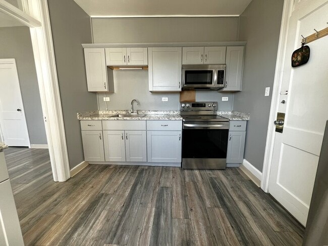 Building Photo - 2 Raymond Ave Unit Apt. 2A