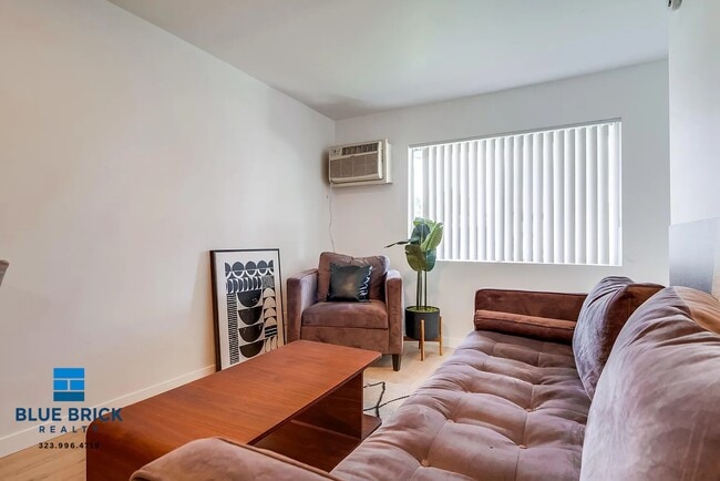 14235 Vanowen-6
