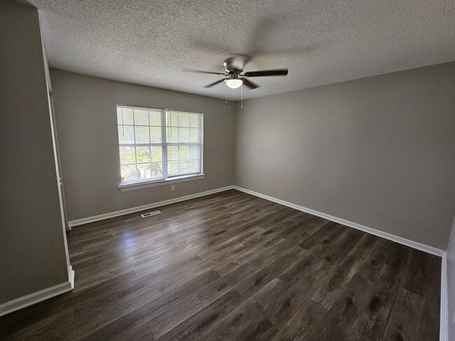 Photo - 1108 Thomas Ln