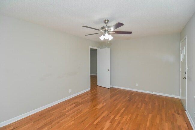 Photo - 212 Brady Dr