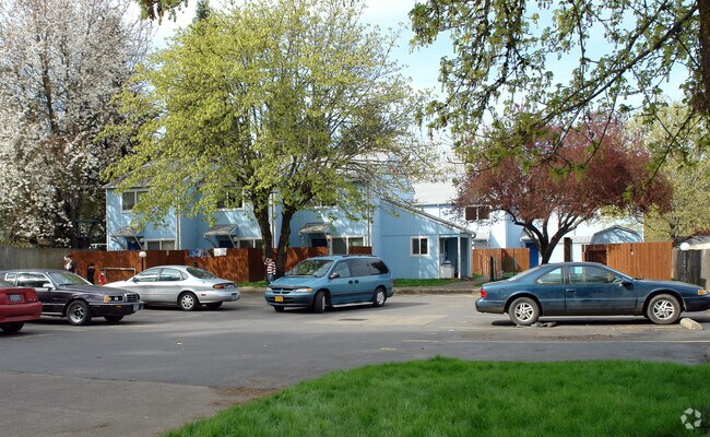Photo - Creswell Garden Apartments
