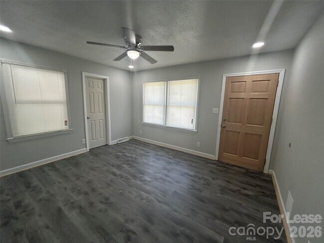 Photo - 5006 Myers Rd