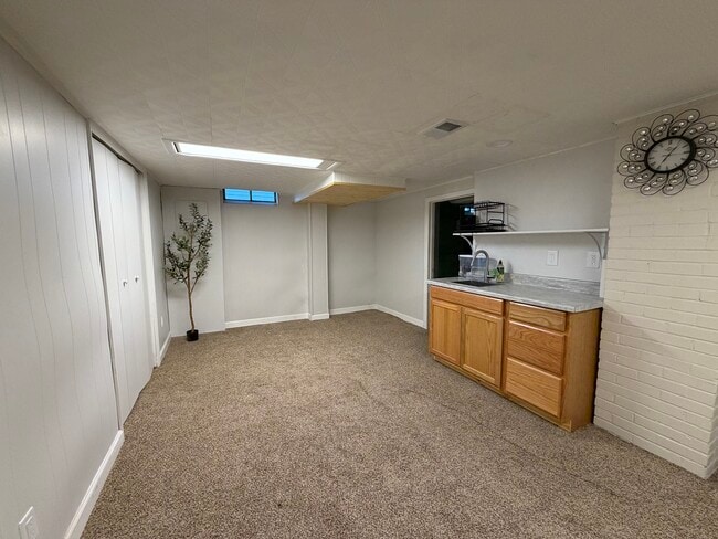 Kitchenette (refrigerator in pantry/closet)