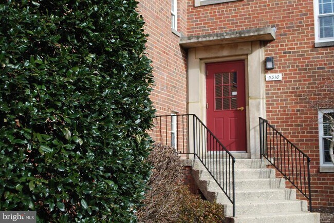 Building Photo - 5310 8th Rd S Unit 2