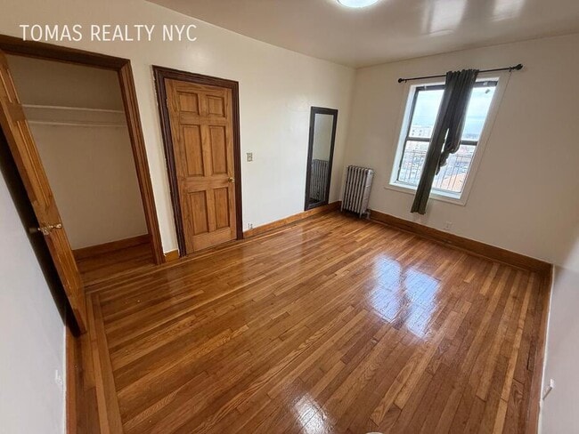 Photo - 710 E 235th St Unit E2