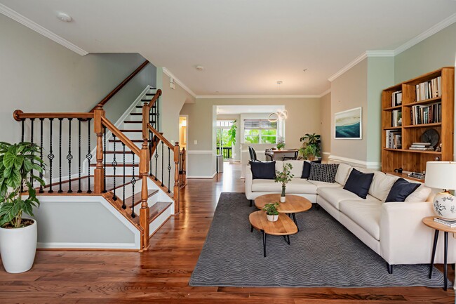 Building Photo - 506 Ava Way NE