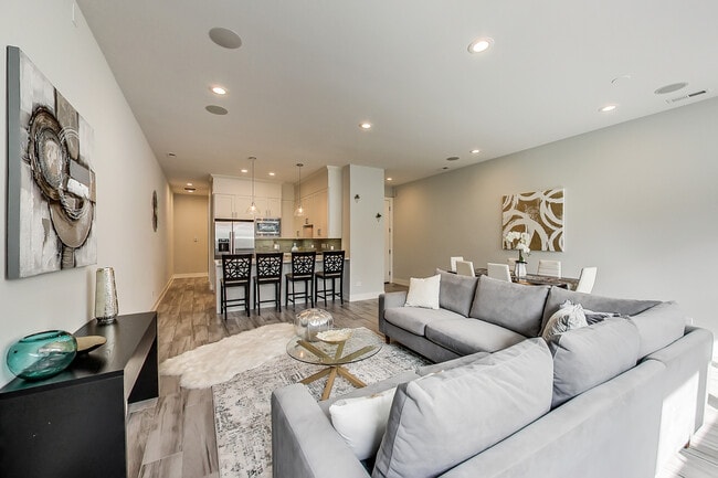 Building Photo - 1154 W Ohio St Unit 101 Rental
