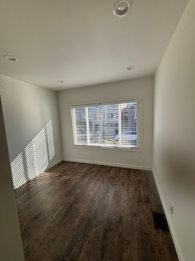 Photo - 851 46th Ave