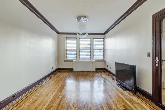 Photo - 13 W 27th St