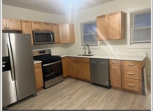 Building Photo - 11 High St Unit 3 Rental